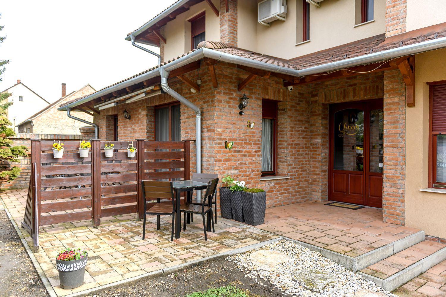 Cherry Apartmanhaz * Sárvár