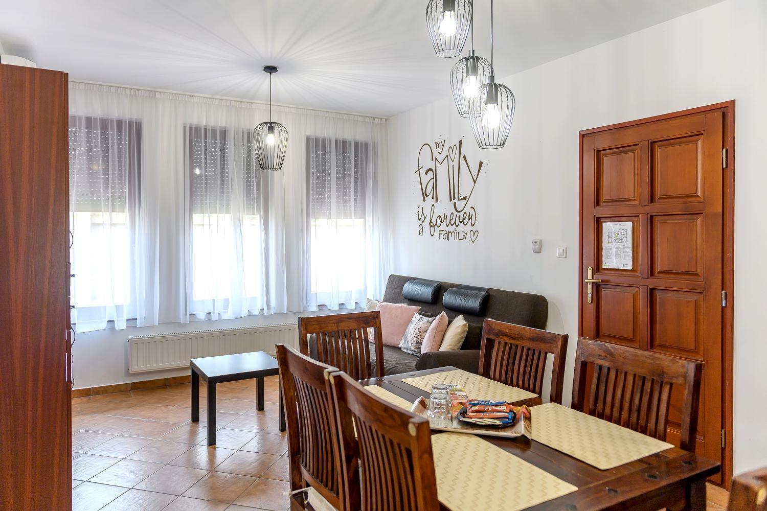 Cherry Apartmanhaz * Sárvár