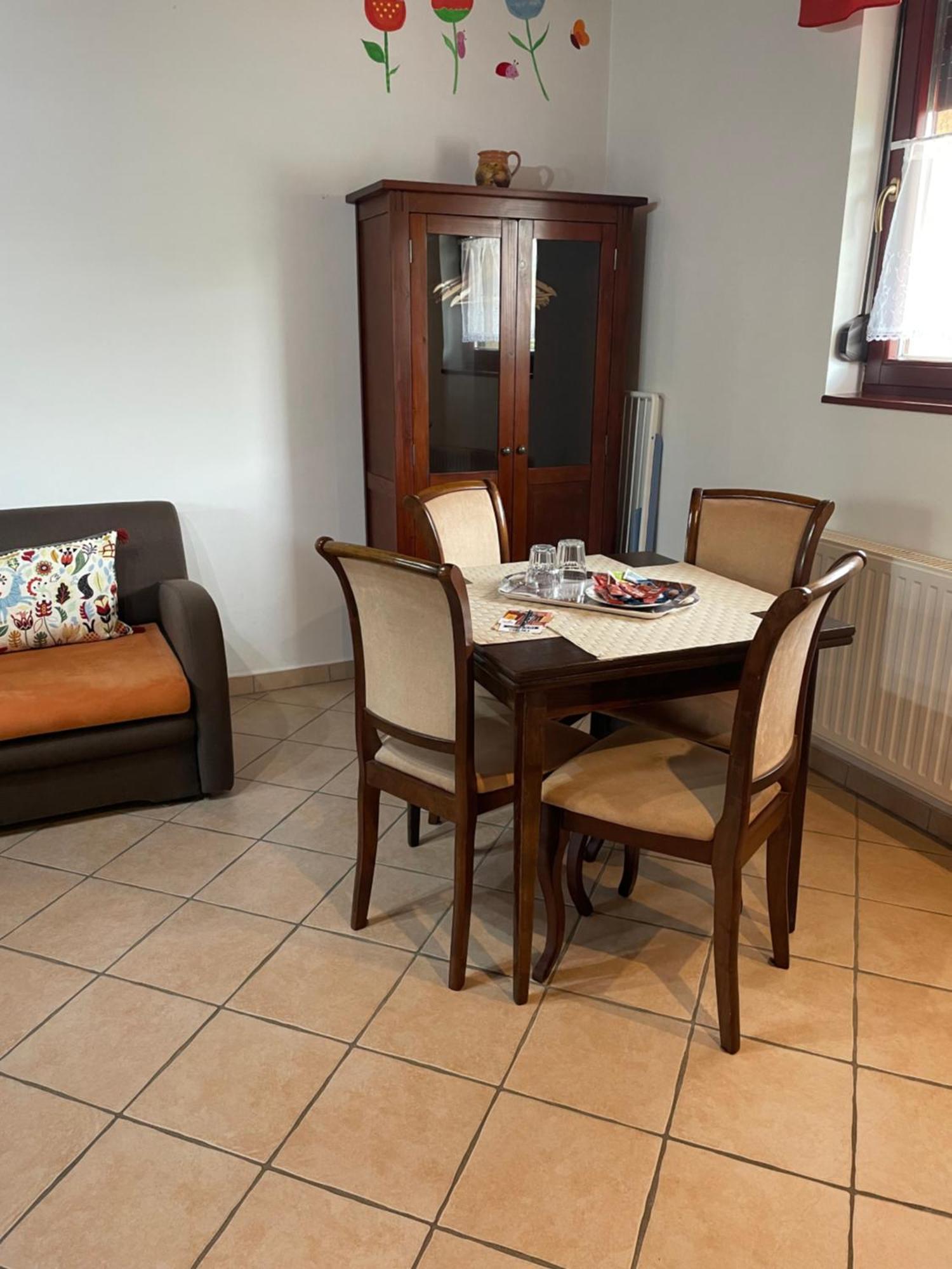 Apartment Cherry Apartmanhaz Sarvar