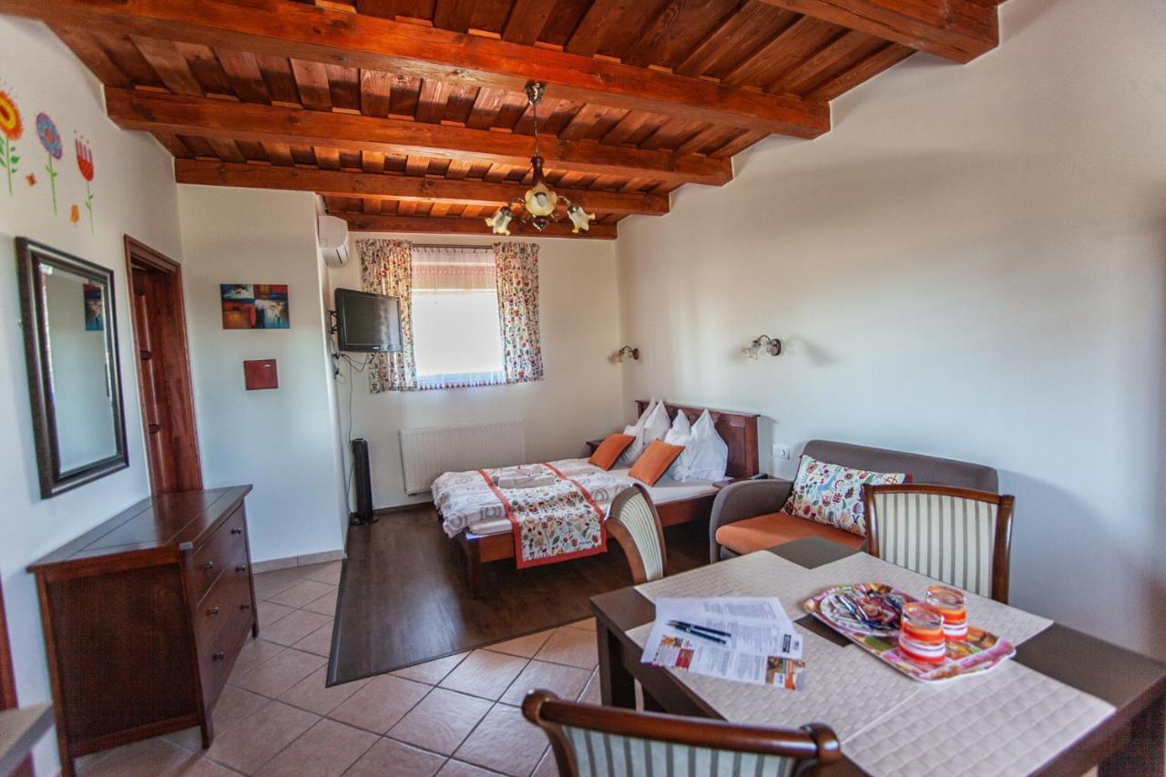 Cherry Apartmanhaz * Sárvár